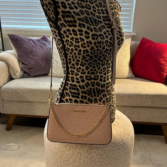 Michael Kors Blush Crossbody Bag with Gold Chain - Picture 1 of 6